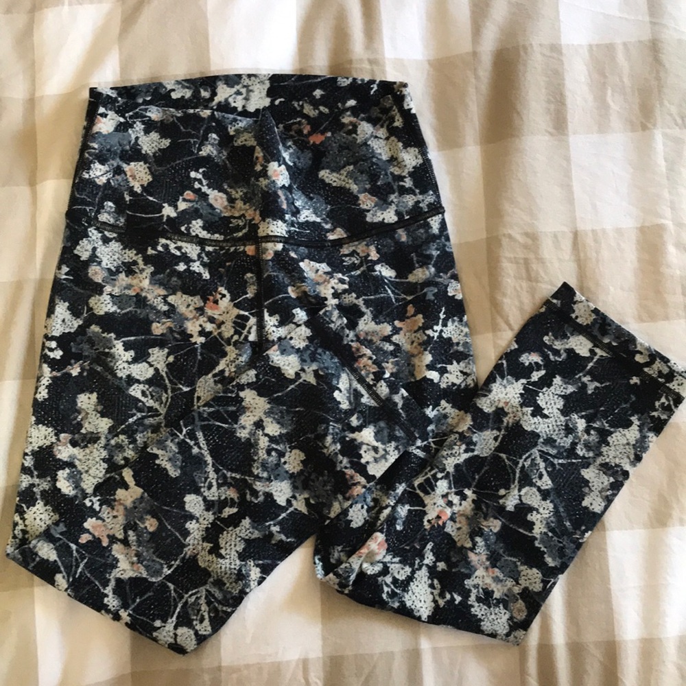 💙💗Lululemon Wunder Under Crops!💗💙